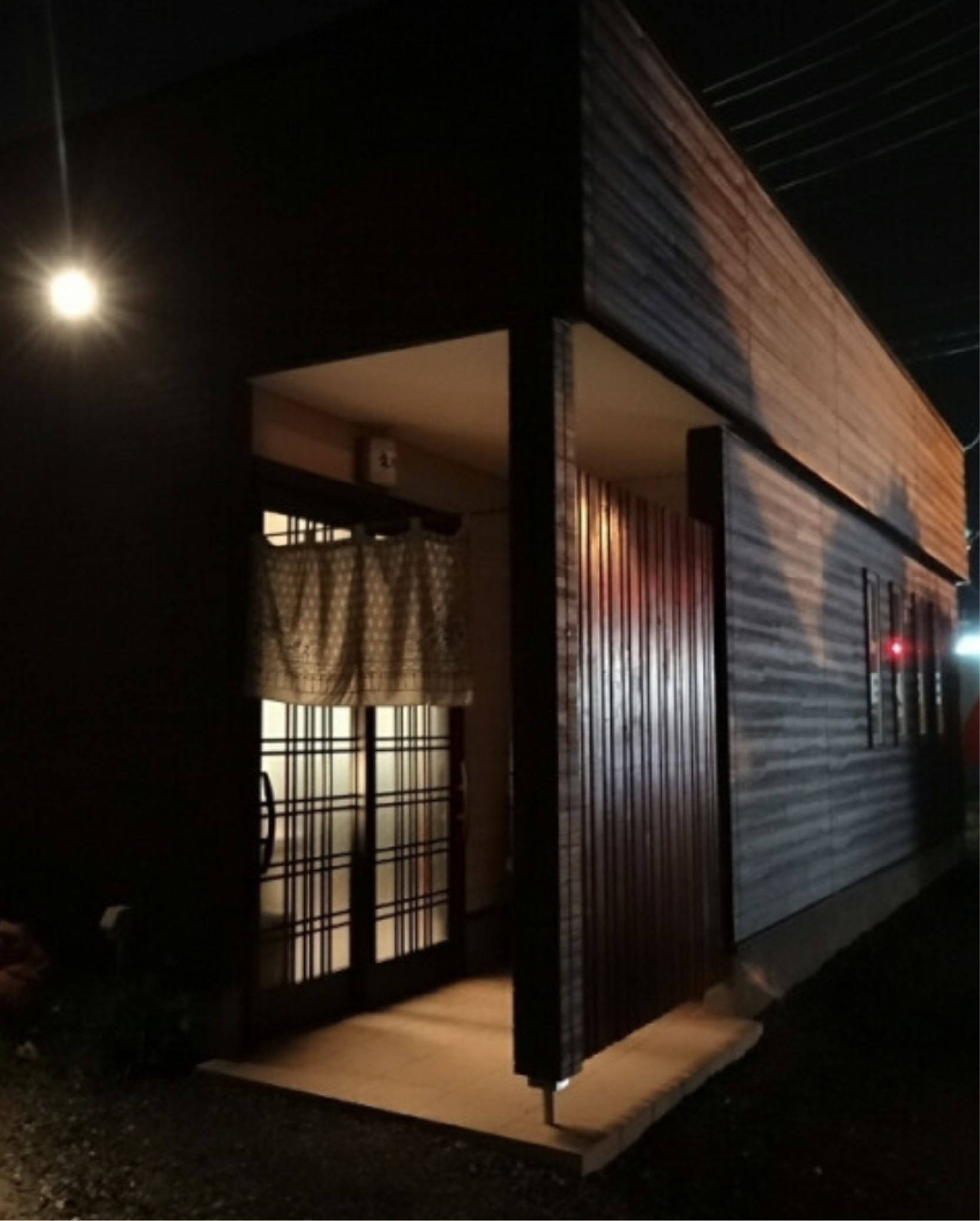 炭やき亭えにしの外観（長年愛される串焼き店）